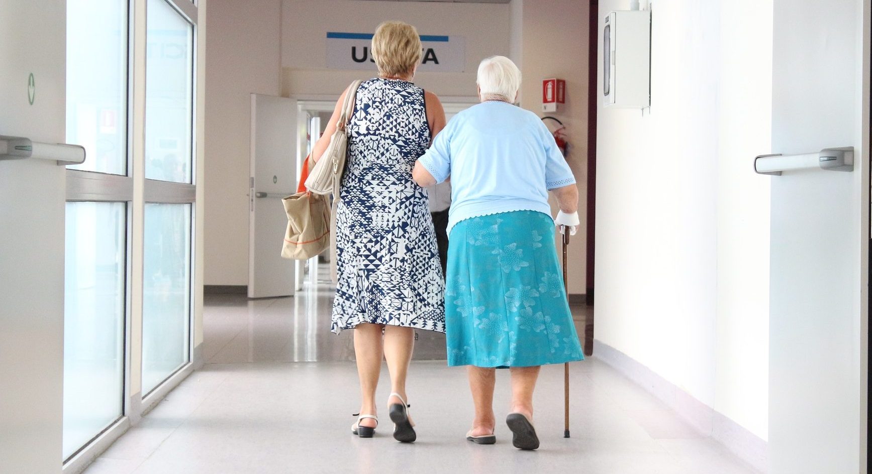 A importância do acompanhamento médico na terceira idade - Clínica CEU  Diagnósticos